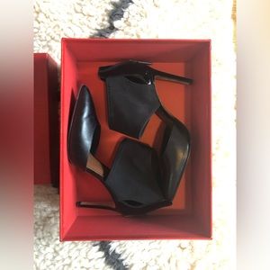 Donald J Pliner Black Leather Pumps